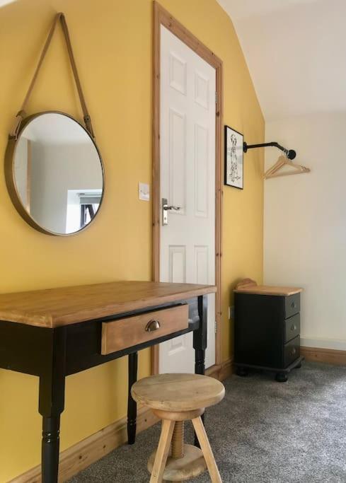Hilltop House Is A Welcoming 2 Bedroom Property Matlock  Bagian luar foto