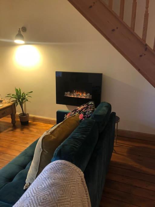 Hilltop House Is A Welcoming 2 Bedroom Property Matlock  Bagian luar foto